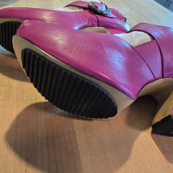 John Fluevog PREPARES GUIDE hot pink platforms - Picture 3 of 4